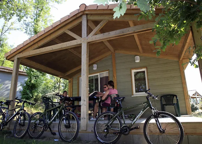 منتجع H Des Lacs 2 Pers مونكلار دو كيارْسي