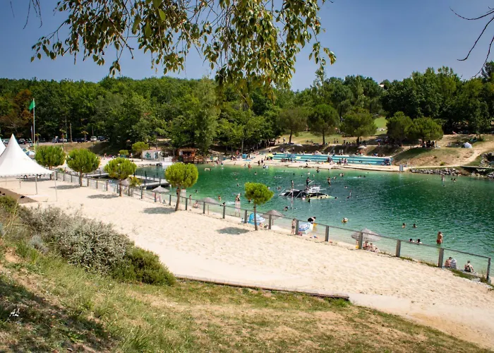 H Des Lacs 2 Pers منتجع